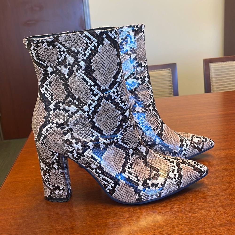 Size 8 snakeskin boots